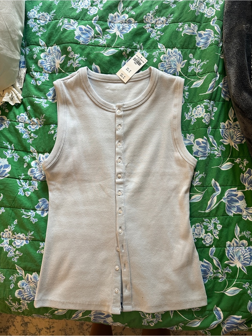 Classic Sleeveless Button-Front Tank Top in Light Blue
